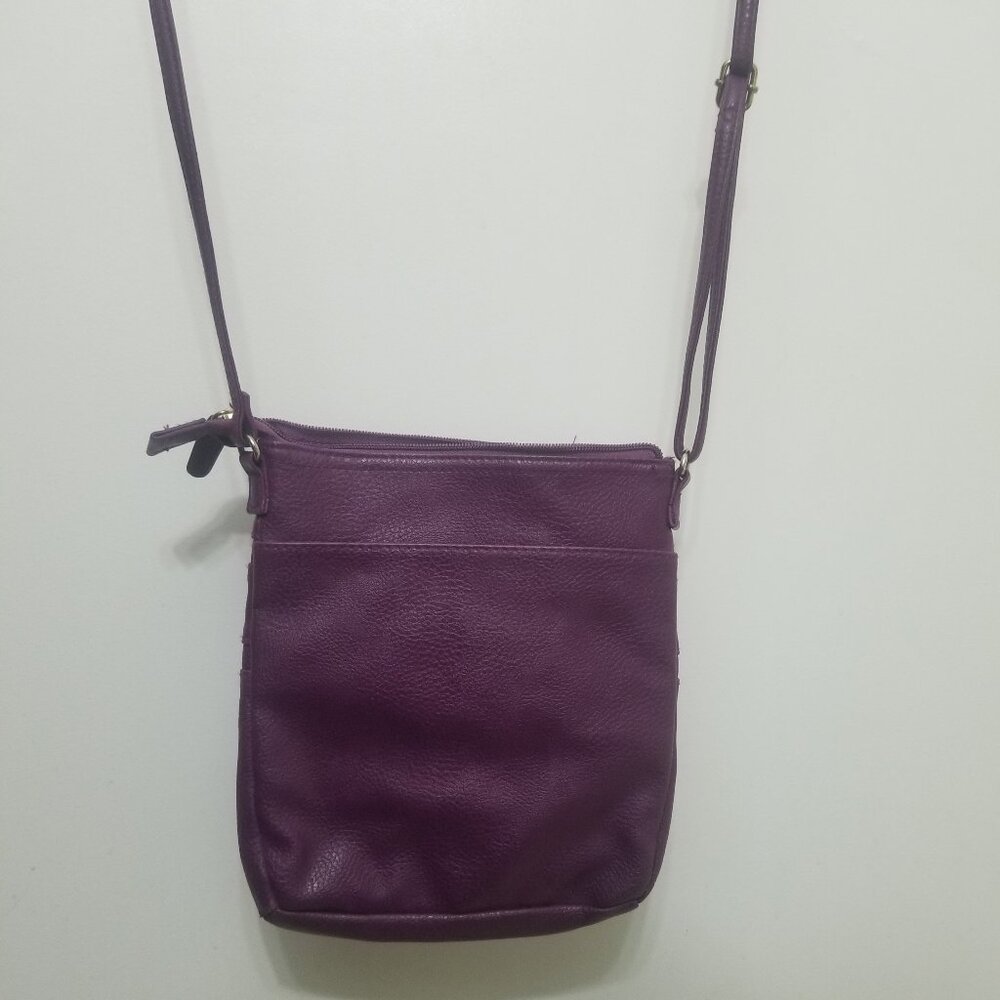 lovely purple purse w strap and several pockets - Picture 4 of 13